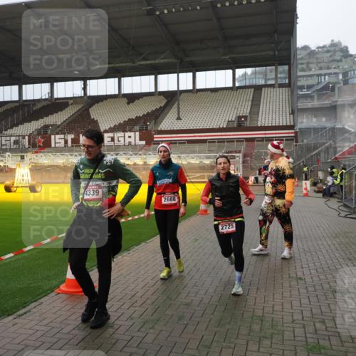 07.12.2025 - St. Pauli X-Mass-Run No. 15 Fabian Wolf http://msf.ph/oto/9387196 07.12.2025 10:17:30 Ziel 257, 268, 1161, 2688, 2725, 2952, 4114, 4127, 4339, 4764 meine-sportfotos.de