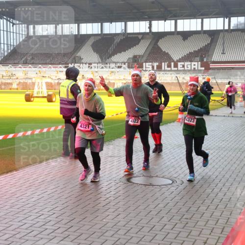 07.12.2025 - St. Pauli X-Mass-Run No. 15 Luisa Fischer http://msf.ph/oto/9387206 07.12.2025 10:22:23 Ziel 4321, 4322, 4323, 1371, 1488, 2817, 2818, 2819, 2927, 2944, 2945, 2997, 3431, 3736, 3999, 4000, 4158, 4169, 4170, 4321, 4322, 4323, 4415, 4774 meine-sportfotos.de
