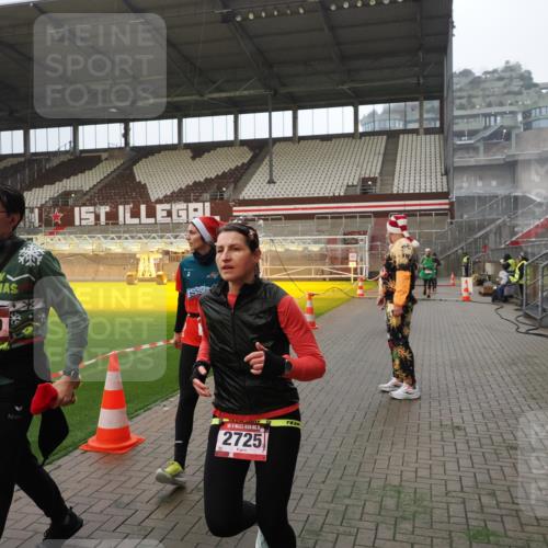 07.12.2025 - St. Pauli X-Mass-Run No. 15 Fabian Wolf http://msf.ph/oto/9387212 07.12.2025 10:17:31 Ziel 257, 268, 1161, 1162, 2688, 2725, 2952, 4114, 4127, 4339, 4764 meine-sportfotos.de