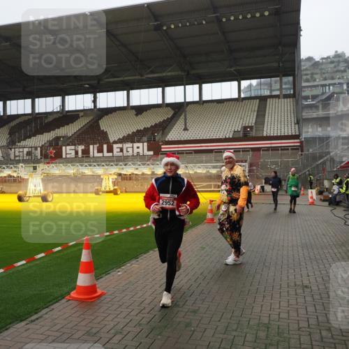 07.12.2025 - St. Pauli X-Mass-Run No. 15 Fabian Wolf http://msf.ph/oto/9387226 07.12.2025 10:17:33 Ziel 1161, 1162, 2688, 2725, 2952, 4114, 4127, 4339 meine-sportfotos.de
