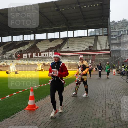 07.12.2025 - St. Pauli X-Mass-Run No. 15 Fabian Wolf http://msf.ph/oto/9387229 07.12.2025 10:17:34 Ziel 1161, 1162, 2688, 2725, 2952, 4114, 4127, 4339 meine-sportfotos.de