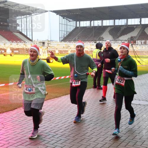 07.12.2025 - St. Pauli X-Mass-Run No. 15 Luisa Fischer http://msf.ph/oto/9387232 07.12.2025 10:22:24 Ziel 4, 422, 1323, 1371, 1488, 2817, 2818, 2819, 2927, 2944, 2945, 2997, 3431, 3736, 3999, 4000, 4158, 4169, 4170, 4321, 4322, 4323, 4415, 4774 meine-sportfotos.de