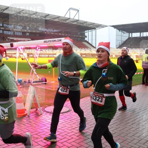 07.12.2025 - St. Pauli X-Mass-Run No. 15 Luisa Fischer http://msf.ph/oto/9387242 07.12.2025 10:22:25 Ziel 432, 422, 15, 1323, 1371, 1488, 2817, 2818, 2819, 2944, 2945, 2997, 3431, 3736, 3999, 4000, 4158, 4169, 4170, 4321, 4322, 4323, 4415, 4774 meine-sportfotos.de