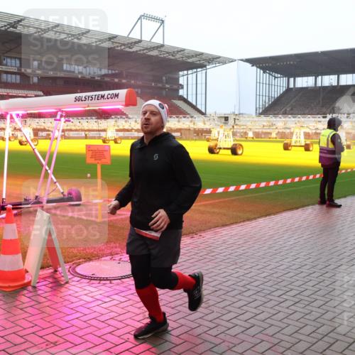 07.12.2025 - St. Pauli X-Mass-Run No. 15 Luisa Fischer http://msf.ph/oto/9387245 07.12.2025 10:22:26 Ziel 1371, 1488, 2817, 2818, 2819, 2944, 2945, 2997, 3431, 3736, 3999, 4000, 4158, 4169, 4170, 4321, 4322, 4323, 4415, 4774 meine-sportfotos.de