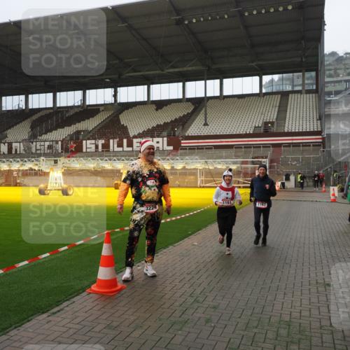 07.12.2025 - St. Pauli X-Mass-Run No. 15 Fabian Wolf http://msf.ph/oto/9387255 07.12.2025 10:17:37 Ziel 1161, 1162, 2688, 2725, 2952, 4127, 4339 meine-sportfotos.de