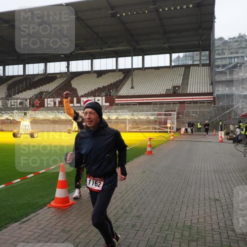 07.12.2025 - St. Pauli X-Mass-Run No. 15 Fabian Wolf http://msf.ph/oto/9387284 07.12.2025 10:17:39 Ziel 1161, 1162, 2688, 2725, 2952, 4127 meine-sportfotos.de