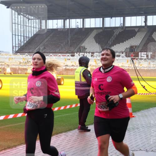 07.12.2025 - St. Pauli X-Mass-Run No. 15 Luisa Fischer http://msf.ph/oto/9387289 07.12.2025 10:22:31 Ziel 3999, 4000, 1488, 1371, 1488, 2184, 2817, 2818, 2819, 2944, 2945, 3431, 3736, 3999, 4000, 4321, 4322, 4323, 4415, 4771, 4774, 4781 meine-sportfotos.de