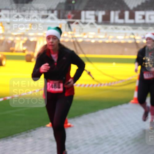 07.12.2025 - St. Pauli X-Mass-Run No. 15 Luisa Fischer http://msf.ph/oto/9387296 07.12.2025 10:22:34 Ziel 488, 1, 1371, 1488, 2184, 2817, 2818, 2819, 2944, 2945, 3431, 3736, 3999, 4000, 4321, 4322, 4323, 4415, 4771, 4774, 4781 meine-sportfotos.de