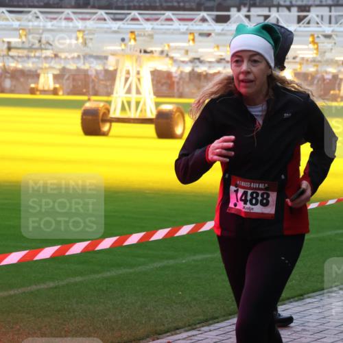07.12.2025 - St. Pauli X-Mass-Run No. 15 Luisa Fischer http://msf.ph/oto/9387320 07.12.2025 10:22:34 Ziel 1, 1488, 1371, 1488, 2184, 2817, 2818, 2819, 2944, 2945, 3431, 3736, 3999, 4000, 4321, 4322, 4323, 4415, 4771, 4774, 4781 meine-sportfotos.de