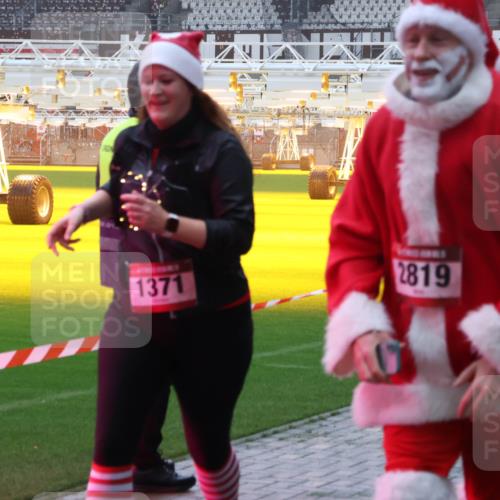 07.12.2025 - St. Pauli X-Mass-Run No. 15 Luisa Fischer http://msf.ph/oto/9387344 07.12.2025 10:22:36 Ziel 1371, 2819, 1371, 1488, 2184, 2817, 2818, 2819, 2944, 2945, 3431, 3736, 3999, 4000, 4321, 4322, 4323, 4415, 4771, 4774, 4781 meine-sportfotos.de