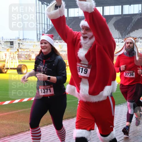 07.12.2025 - St. Pauli X-Mass-Run No. 15 Luisa Fischer http://msf.ph/oto/9387348 07.12.2025 10:22:36 Ziel 15, 1371, 15, 819, 5, 3736, 1371, 1488, 2184, 2817, 2818, 2819, 2944, 2945, 3431, 3736, 3999, 4000, 4321, 4322, 4323, 4415, 4771, 4774, 4781 meine-sportfotos.de
