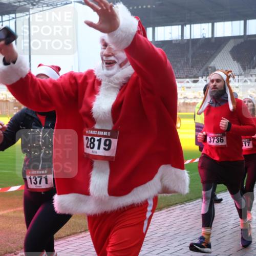 07.12.2025 - St. Pauli X-Mass-Run No. 15 Luisa Fischer http://msf.ph/oto/9387352 07.12.2025 10:22:37 Ziel 15, 1371, 15, 2819, 3736, 17, 1371, 1488, 2184, 2817, 2818, 2819, 2944, 2945, 3431, 3736, 3999, 4000, 4321, 4322, 4323, 4415, 4771, 4774, 4781 meine-sportfotos.de
