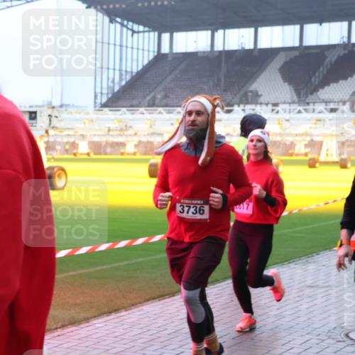 07.12.2025 - St. Pauli X-Mass-Run No. 15 Luisa Fischer http://msf.ph/oto/9387354 07.12.2025 10:22:37 Ziel 3736, 3431, 1371, 1488, 2184, 2817, 2818, 2819, 2944, 2945, 3431, 3736, 3999, 4000, 4321, 4322, 4323, 4415, 4771, 4774, 4781 meine-sportfotos.de