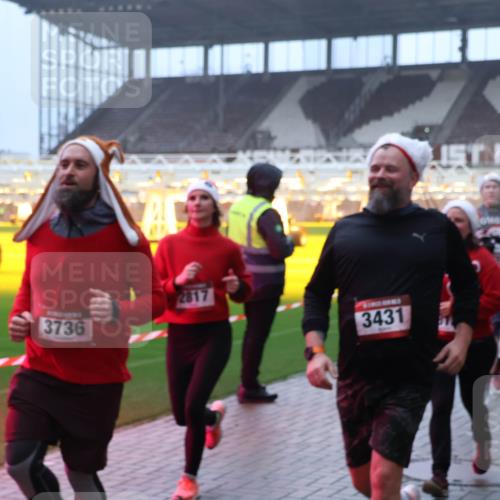 07.12.2025 - St. Pauli X-Mass-Run No. 15 Luisa Fischer http://msf.ph/oto/9387357 07.12.2025 10:22:37 Ziel 3736, 2817, 3431, 1371, 1488, 2184, 2817, 2818, 2819, 2944, 2945, 3431, 3736, 3999, 4000, 4321, 4322, 4323, 4415, 4771, 4774, 4781 meine-sportfotos.de