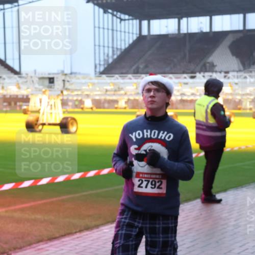 07.12.2025 - St. Pauli X-Mass-Run No. 15 Luisa Fischer http://msf.ph/oto/9387399 07.12.2025 10:22:40 Ziel 2792, 715, 739, 1371, 1488, 1636, 2184, 2817, 2818, 2819, 2944, 2945, 3431, 3736, 3999, 4000, 4321, 4322, 4323, 4415, 4771, 4774, 4781 meine-sportfotos.de