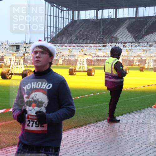 07.12.2025 - St. Pauli X-Mass-Run No. 15 Luisa Fischer http://msf.ph/oto/9387401 07.12.2025 10:22:40 Ziel 279, 715, 739, 1371, 1488, 1636, 2184, 2817, 2818, 2819, 2944, 2945, 3431, 3736, 3999, 4000, 4321, 4322, 4323, 4415, 4771, 4774, 4781 meine-sportfotos.de