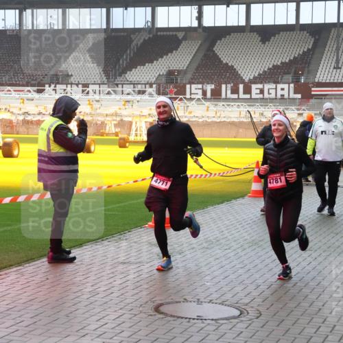07.12.2025 - St. Pauli X-Mass-Run No. 15 Luisa Fischer http://msf.ph/oto/9387411 07.12.2025 10:22:45 Ziel 4771, 4781, 2184, 715, 739, 1371, 1488, 1636, 2184, 2817, 2818, 2819, 2944, 2945, 3431, 3736, 3999, 4000, 4321, 4322, 4323, 4415, 4771, 4774, 4781 meine-sportfotos.de