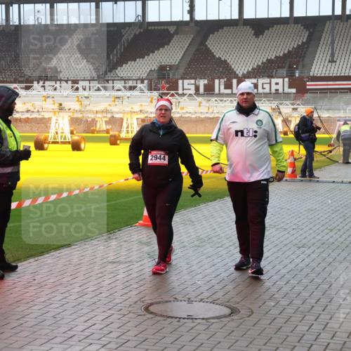 07.12.2025 - St. Pauli X-Mass-Run No. 15 Luisa Fischer http://msf.ph/oto/9387434 07.12.2025 10:22:50 Ziel 2944, 2184, 4774, 715, 739, 1371, 1488, 1636, 2184, 2817, 2818, 2819, 3431, 3736, 3999, 4000, 4321, 4322, 4323, 4415, 4419, 4771, 4774, 4781 meine-sportfotos.de