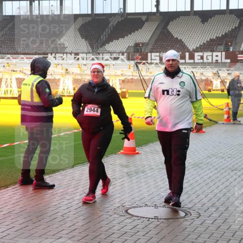 07.12.2025 - St. Pauli X-Mass-Run No. 15 Luisa Fischer http://msf.ph/oto/9387444 07.12.2025 10:22:51 Ziel 2944, 2184, 715, 739, 1371, 1488, 1636, 2184, 2817, 2818, 2819, 3431, 3736, 3999, 4000, 4321, 4322, 4323, 4415, 4419, 4509, 4539, 4771, 4774, 4781 meine-sportfotos.de