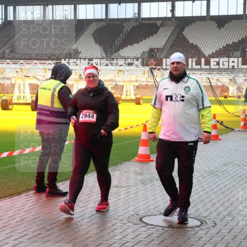 07.12.2025 - St. Pauli X-Mass-Run No. 15 Luisa Fischer http://msf.ph/oto/9387445 07.12.2025 10:22:51 Ziel 2944, 2184, 715, 739, 1371, 1488, 1636, 2184, 2817, 2818, 2819, 3431, 3736, 3999, 4000, 4321, 4322, 4323, 4415, 4419, 4509, 4539, 4771, 4774, 4781 meine-sportfotos.de