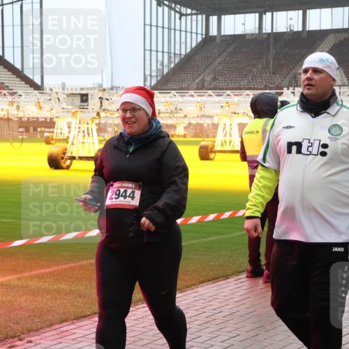 07.12.2025 - St. Pauli X-Mass-Run No. 15 Luisa Fischer http://msf.ph/oto/9387453 07.12.2025 10:22:53 Ziel 15, 2944, 715, 739, 1371, 1488, 1636, 2184, 2817, 2818, 2819, 3431, 3736, 3999, 4000, 4407, 4411, 4415, 4419, 4509, 4539, 4771, 4774, 4781 meine-sportfotos.de