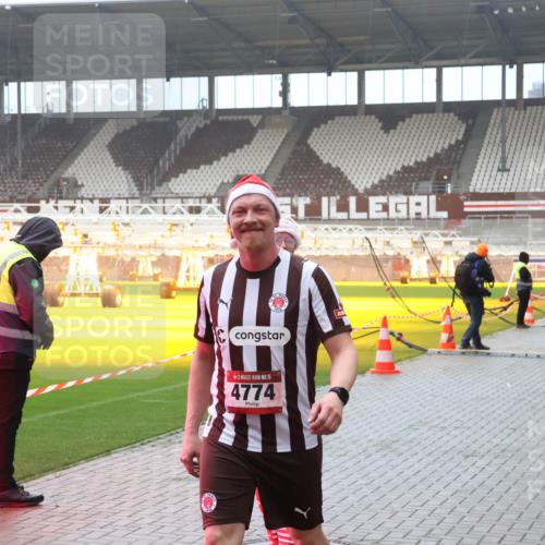 07.12.2025 - St. Pauli X-Mass-Run No. 15 Luisa Fischer http://msf.ph/oto/9387455 07.12.2025 10:23:02 Ziel 15, 4774, 450, 715, 739, 794, 1371, 1636, 2184, 2817, 2818, 2819, 3431, 3736, 3780, 4287, 4407, 4411, 4419, 4509, 4539, 4771, 4774, 4781 meine-sportfotos.de