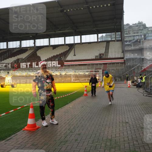 07.12.2025 - St. Pauli X-Mass-Run No. 15 Fabian Wolf http://msf.ph/oto/9387457 07.12.2025 10:17:49 Ziel 1161, 1162, 1963, 2663, 3804, 4127, 4227 meine-sportfotos.de