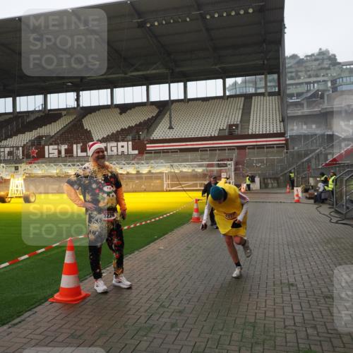 07.12.2025 - St. Pauli X-Mass-Run No. 15 Fabian Wolf http://msf.ph/oto/9387461 07.12.2025 10:17:50 Ziel 1161, 1162, 1963, 2663, 3804, 4127, 4227 meine-sportfotos.de
