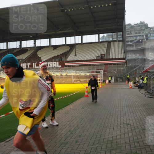 07.12.2025 - St. Pauli X-Mass-Run No. 15 Fabian Wolf http://msf.ph/oto/9387465 07.12.2025 10:17:50 Ziel 1161, 1162, 1963, 2663, 3804, 4127, 4227 meine-sportfotos.de