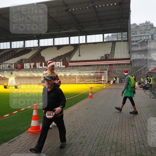 07.12.2025 - St. Pauli X-Mass-Run No. 15 Fabian Wolf http://msf.ph/oto/9387513 07.12.2025 10:17:56 Ziel 1963, 2663, 3804, 4227 meine-sportfotos.de