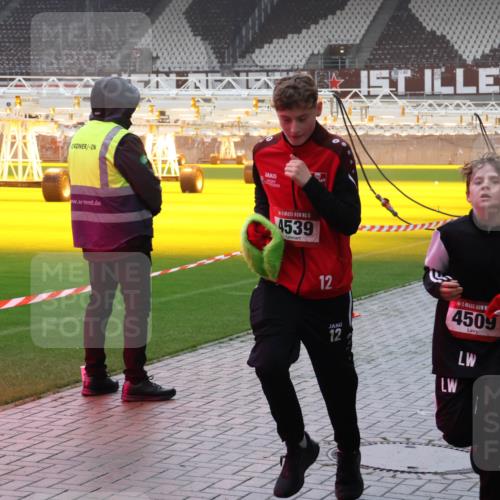 07.12.2025 - St. Pauli X-Mass-Run No. 15 Luisa Fischer http://msf.ph/oto/9387519 07.12.2025 10:23:09 Ziel 15, 4539, 12, 12, 4509, 715, 739, 794, 1636, 2184, 2638, 3780, 4287, 4407, 4411, 4419, 4509, 4539, 4771, 4774, 4781 meine-sportfotos.de