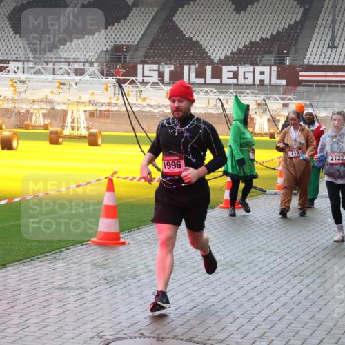 07.12.2025 - St. Pauli X-Mass-Run No. 15 Luisa Fischer http://msf.ph/oto/9387527 07.12.2025 10:23:24 Ziel 1996, 715, 2123, 419, 2304, 715, 739, 794, 1636, 1996, 2123, 2304, 2508, 2511, 2638, 3052, 3078, 3079, 3780, 4287, 4407, 4411, 4419, 4509, 4539 meine-sportfotos.de