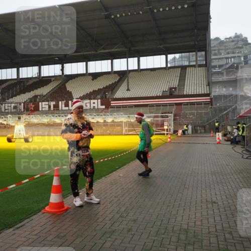 07.12.2025 - St. Pauli X-Mass-Run No. 15 Fabian Wolf http://msf.ph/oto/9387528 07.12.2025 10:17:58 Ziel 1963, 2663, 3804, 4227 meine-sportfotos.de