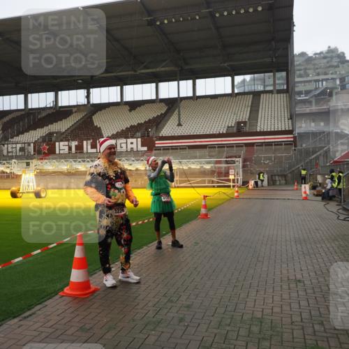 07.12.2025 - St. Pauli X-Mass-Run No. 15 Fabian Wolf http://msf.ph/oto/9387563 07.12.2025 10:18:00 Ziel 1963, 2663, 3804, 4227 meine-sportfotos.de