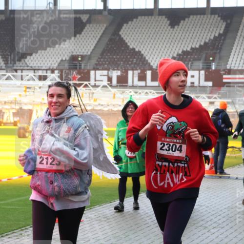 07.12.2025 - St. Pauli X-Mass-Run No. 15 Luisa Fischer http://msf.ph/oto/9387565 07.12.2025 10:23:27 Ziel 2125, 755, 15, 2304, 3078, 4407, 715, 739, 794, 1996, 2123, 2304, 2508, 2511, 2638, 3052, 3078, 3079, 3780, 4287, 4407, 4411, 4419, 4509, 4539 meine-sportfotos.de