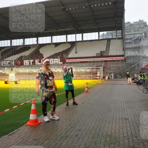 07.12.2025 - St. Pauli X-Mass-Run No. 15 Fabian Wolf http://msf.ph/oto/9387577 07.12.2025 10:18:01 Ziel 2663, 3804, 4227 meine-sportfotos.de