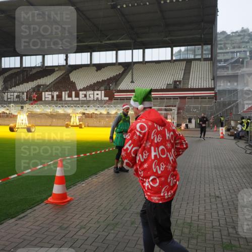 07.12.2025 - St. Pauli X-Mass-Run No. 15 Fabian Wolf http://msf.ph/oto/9387605 07.12.2025 10:18:13 Ziel 3606, 3608 meine-sportfotos.de