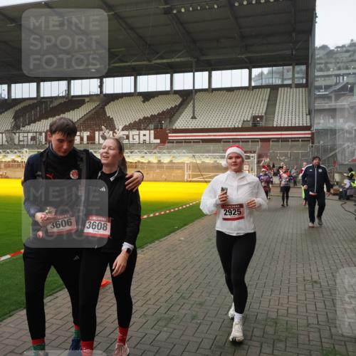 07.12.2025 - St. Pauli X-Mass-Run No. 15 Fabian Wolf http://msf.ph/oto/9387856 07.12.2025 10:18:41 Ziel 243, 264, 269, 721, 1034, 1607, 1671, 2631, 2925, 3520, 3862, 4521, 4522, 4524, 4540, 4547 meine-sportfotos.de