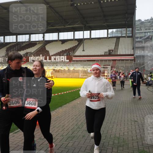 07.12.2025 - St. Pauli X-Mass-Run No. 15 Fabian Wolf http://msf.ph/oto/9387859 07.12.2025 10:18:41 Ziel 243, 264, 269, 721, 1034, 1607, 1671, 2631, 2925, 3520, 3862, 4521, 4522, 4524, 4540, 4547 meine-sportfotos.de