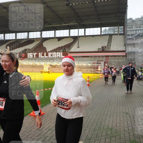 07.12.2025 - St. Pauli X-Mass-Run No. 15 Fabian Wolf http://msf.ph/oto/9387866 07.12.2025 10:18:41 Ziel 243, 264, 269, 721, 1034, 1607, 1671, 2631, 2925, 3520, 3862, 4521, 4522, 4524, 4540, 4547 meine-sportfotos.de