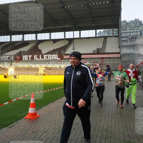 07.12.2025 - St. Pauli X-Mass-Run No. 15 Fabian Wolf http://msf.ph/oto/9387938 07.12.2025 10:18:47 Ziel 243, 721, 1034, 1607, 1671, 2152, 2631, 2925, 3862, 4521, 4522, 4524, 4547 meine-sportfotos.de