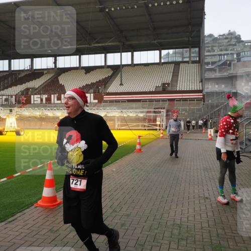 07.12.2025 - St. Pauli X-Mass-Run No. 15 Fabian Wolf http://msf.ph/oto/9388034 07.12.2025 10:18:52 Ziel 721, 1034, 2152, 2925, 3862, 4521, 4522, 4524, 4547 meine-sportfotos.de