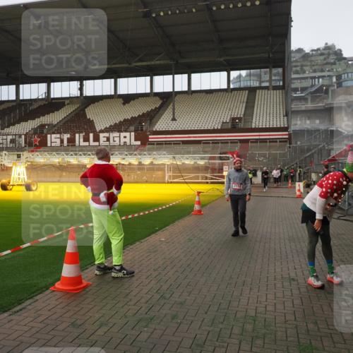 07.12.2025 - St. Pauli X-Mass-Run No. 15 Fabian Wolf http://msf.ph/oto/9388049 07.12.2025 10:18:54 Ziel 721, 1034, 2152, 3862, 4331, 4521, 4522, 4524, 4547 meine-sportfotos.de