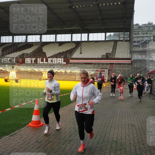 07.12.2025 - St. Pauli X-Mass-Run No. 15 Fabian Wolf http://msf.ph/oto/9388100 07.12.2025 10:19:03 Ziel 2152, 3455, 3724, 3975, 3976, 4330, 4331, 4436, 4437, 4438, 4473, 4475, 4498 meine-sportfotos.de
