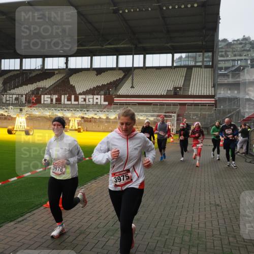 07.12.2025 - St. Pauli X-Mass-Run No. 15 Fabian Wolf http://msf.ph/oto/9388104 07.12.2025 10:19:03 Ziel 2152, 3455, 3724, 3975, 3976, 4330, 4331, 4436, 4437, 4438, 4473, 4475, 4498 meine-sportfotos.de