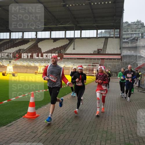 07.12.2025 - St. Pauli X-Mass-Run No. 15 Fabian Wolf http://msf.ph/oto/9388113 07.12.2025 10:19:05 Ziel 3455, 3724, 3975, 3976, 4330, 4331, 4436, 4437, 4438, 4473, 4475, 4498 meine-sportfotos.de