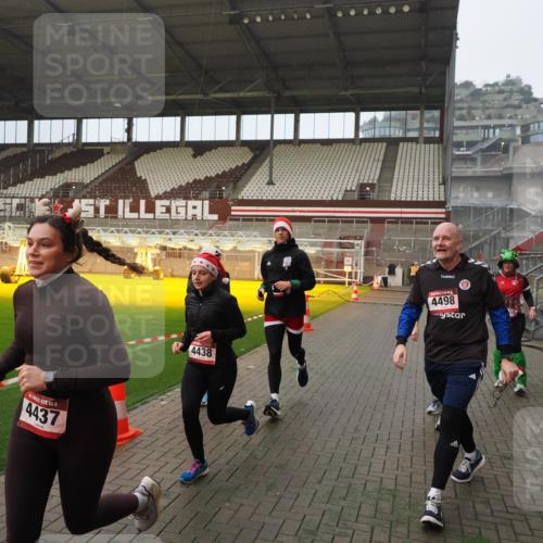 07.12.2025 - St. Pauli X-Mass-Run No. 15 Fabian Wolf http://msf.ph/oto/9388158 07.12.2025 10:19:08 Ziel 3455, 3724, 3975, 3976, 4330, 4331, 4436, 4437, 4438, 4473, 4475, 4498 meine-sportfotos.de