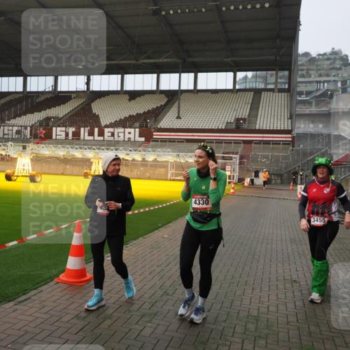 07.12.2025 - St. Pauli X-Mass-Run No. 15 Fabian Wolf http://msf.ph/oto/9388193 07.12.2025 10:19:10 Ziel 3455, 3724, 3975, 3976, 4330, 4331, 4436, 4437, 4438, 4473, 4475, 4498 meine-sportfotos.de