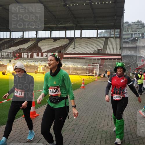 07.12.2025 - St. Pauli X-Mass-Run No. 15 Fabian Wolf http://msf.ph/oto/9388209 07.12.2025 10:19:12 Ziel 3455, 3724, 3975, 3976, 4330, 4331, 4436, 4437, 4438, 4466, 4473, 4475, 4498 meine-sportfotos.de