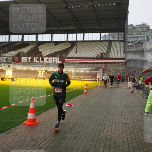07.12.2025 - St. Pauli X-Mass-Run No. 15 Fabian Wolf http://msf.ph/oto/9388284 07.12.2025 10:19:23 Ziel 3011, 3013, 3695, 4038, 4115, 4466 meine-sportfotos.de